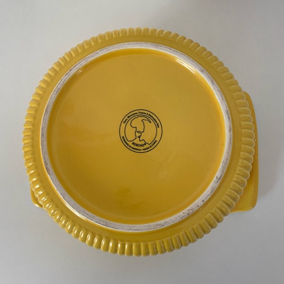 Covered Round Casserole Dish - Picture 3 of 11